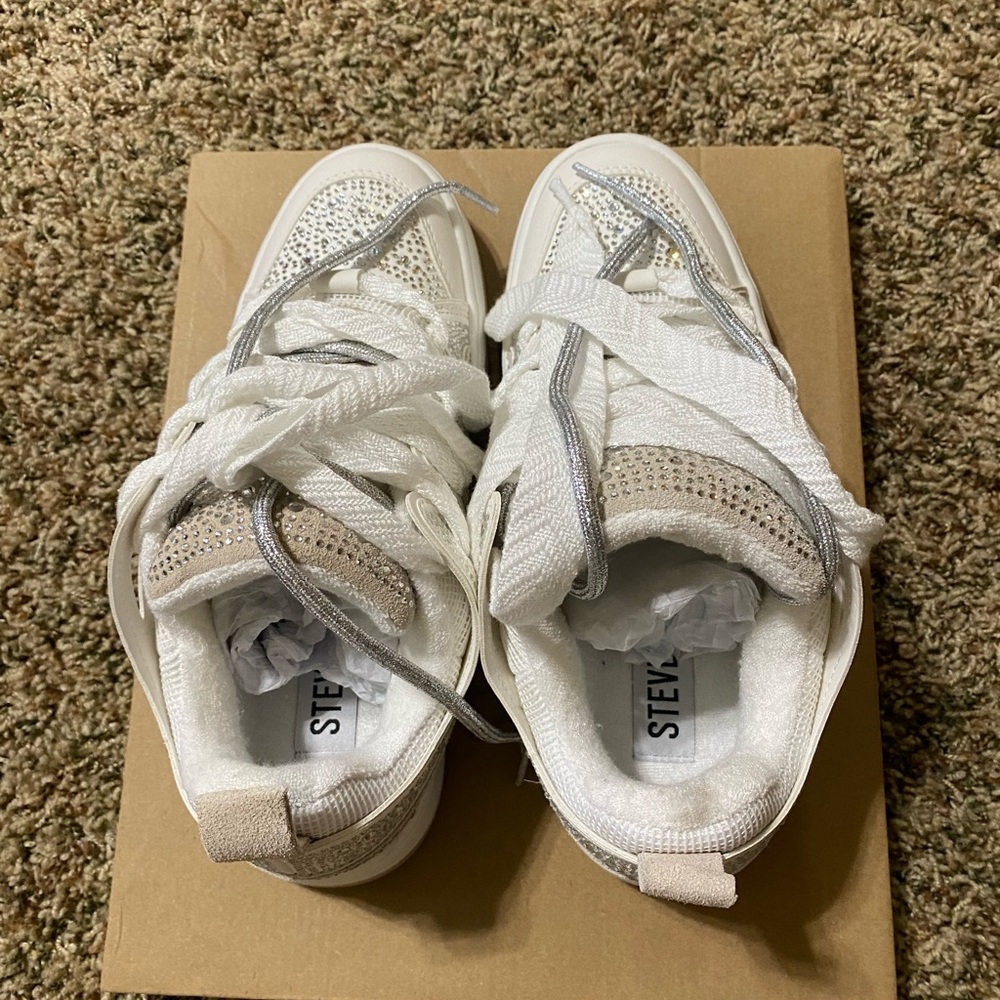 Steve Madden Sneakers Roaring Rhinestone Embellished - 7.5 NIB - Picture 7 of 9